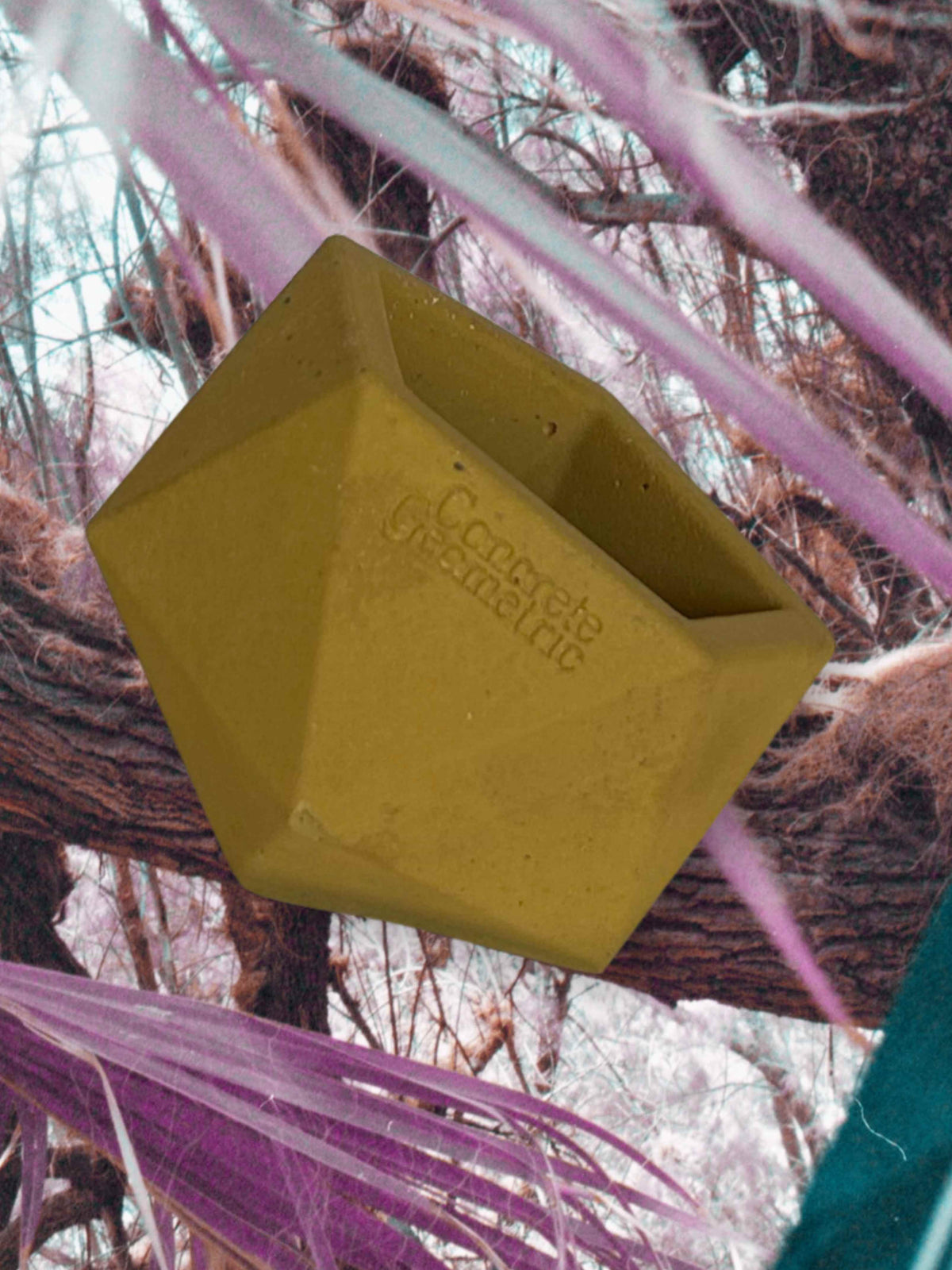 Icosahedron Portal Vessel | Medium Concrete Planter